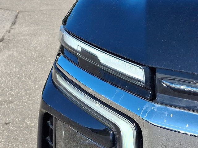 Used 2025 Chevrolet Suburban LT w/ Comfort Package AWD/4WD image 29