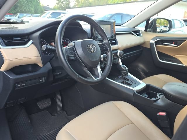 Used 2019 Toyota RAV4 XLE Premium FWD image 25