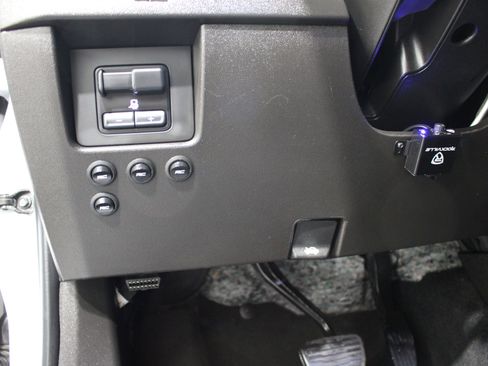 Used 2023 Chevrolet Colorado Trail Boss w/ Technology Package AWD/4WD image 9