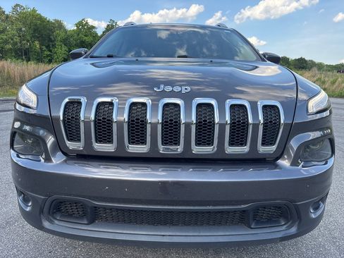 Used 2016 Jeep Cherokee Latitude w/ Safety/Convenience Group FWD image 8
