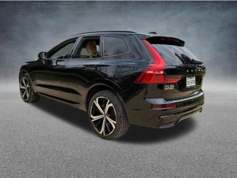 Used 2023 Volvo XC60 B5 Ultimate w/ Climate Package FWD image 4
