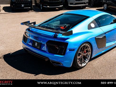 Used 2017 Audi R8 V10 w/ Carbon Exterior Package image 12
