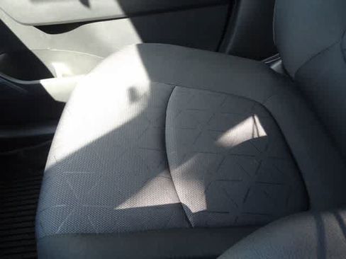 Used 2025 Toyota RAV4 XLE AWD/4WD image 17