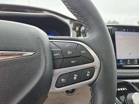 Used 2022 Chrysler Pacifica Limited AWD/4WD image 21