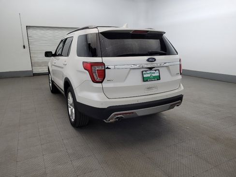 Used 2017 Ford Explorer XLT w/ Equipment Group 202A AWD/4WD image 6
