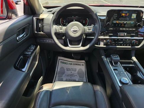 Certified 2025 Nissan Pathfinder Platinum AWD/4WD image 14