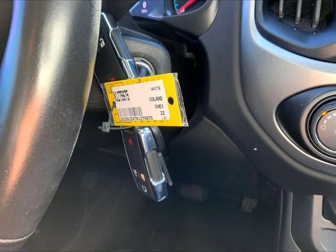 Used 2022 Chevrolet Colorado LT w/ Chrome Appearance Package image 13