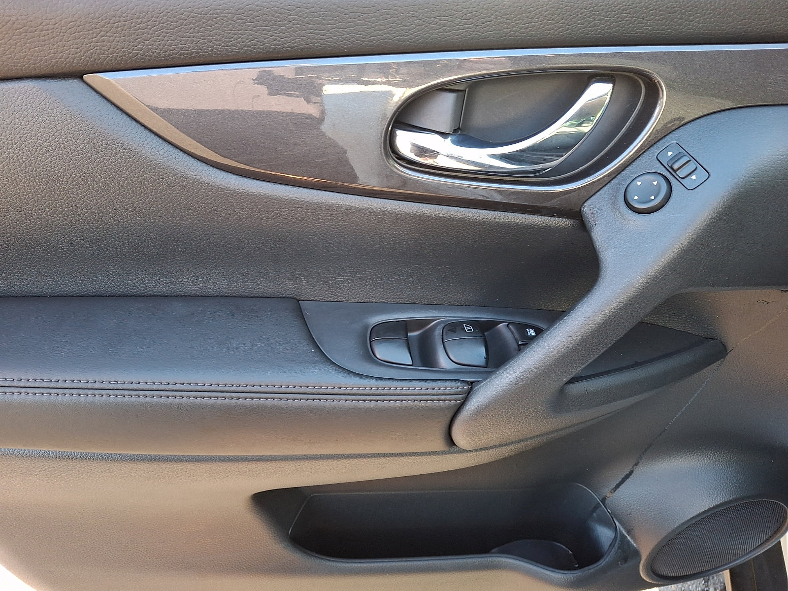 Used 2018 Nissan Rogue SV FWD image 13