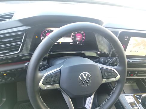 Used 2024 Volkswagen Atlas Cross Sport SEL image 11