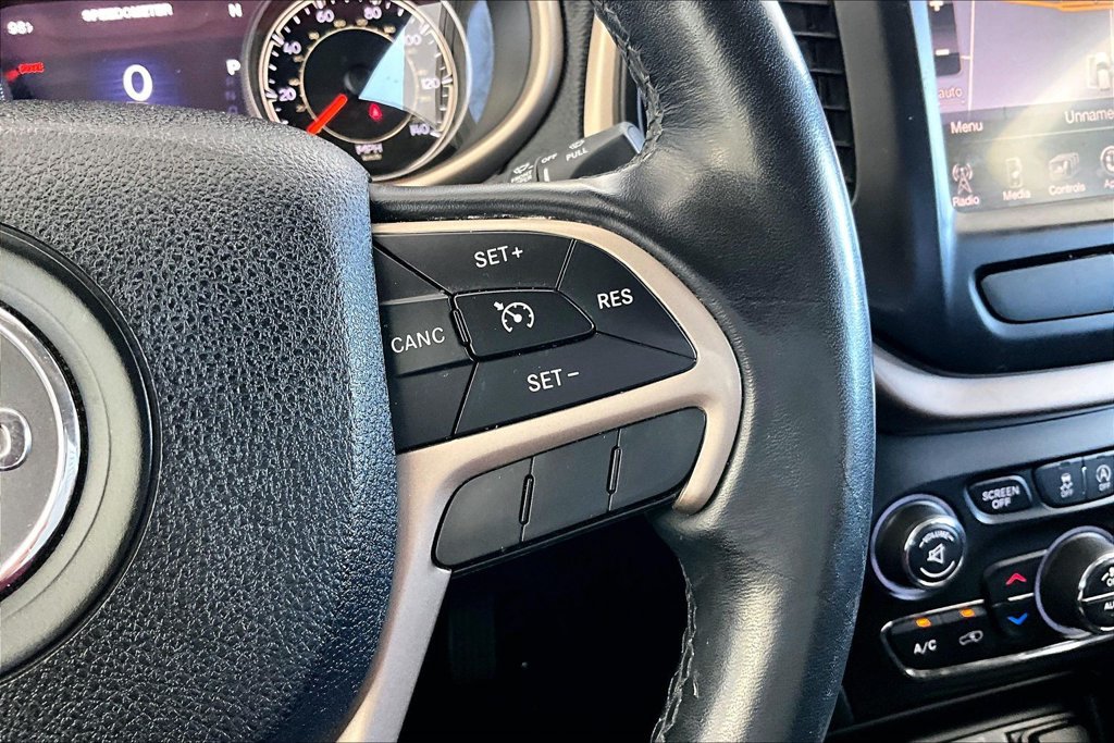 Used 2015 Jeep Cherokee Limited w/ Luxury Group AWD/4WD image 12