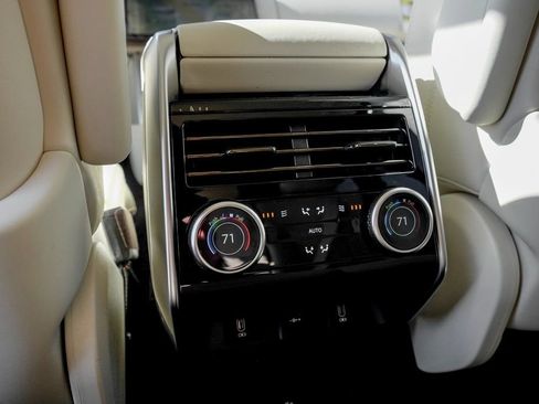 New 2026 Land Rover Range Rover Long Wheelbase SE AWD/4WD image 17