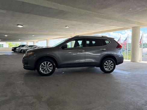 Used 2018 Nissan Rogue SV AWD/4WD image 2