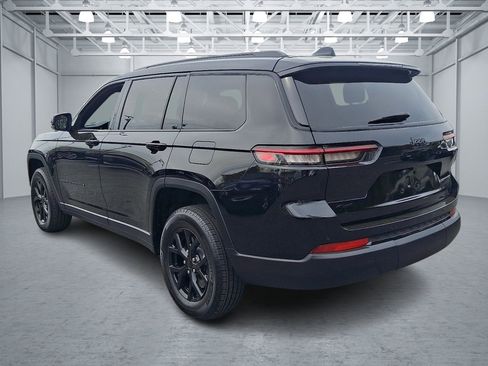 Used 2024 Jeep Grand Cherokee L Altitude image 3