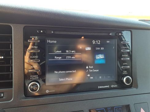 Used 2020 Toyota Sienna LE FWD image 11