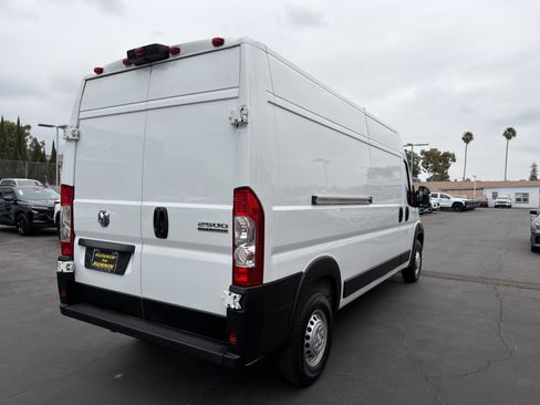 Used 2025 RAM ProMaster 2500 w/ Convenience Group FWD image 8