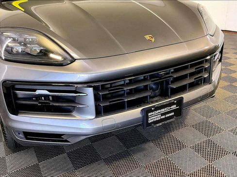 Certified 2024 Porsche Cayenne AWD/4WD image 34