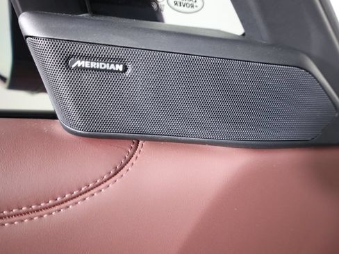 Used 2025 Land Rover Range Rover SE AWD/4WD image 11