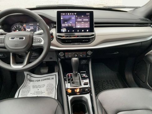 Used 2024 Jeep Compass Limited image 12