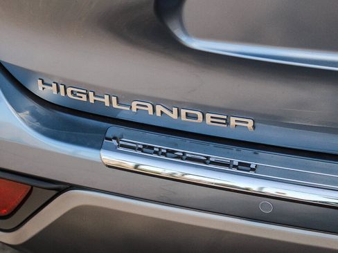 Used 2023 Toyota Highlander Platinum FWD image 29