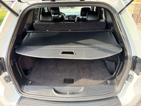 Used 2020 Jeep Grand Cherokee Altitude image 16