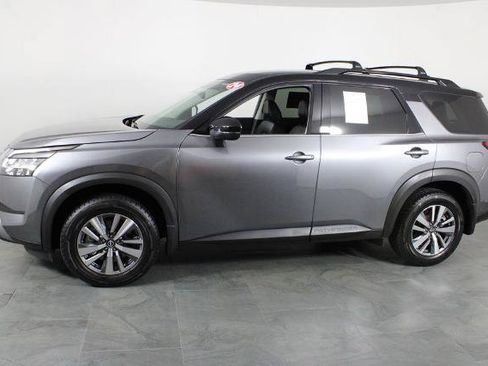 Certified 2024 Nissan Pathfinder SL FWD image 14