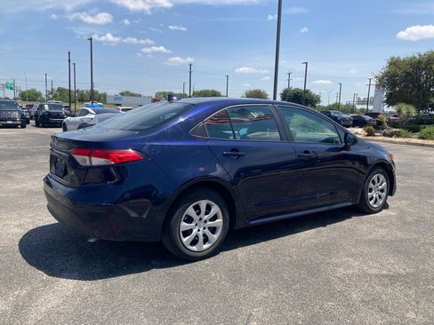 Used 2025 Toyota Corolla LE FWD image 5
