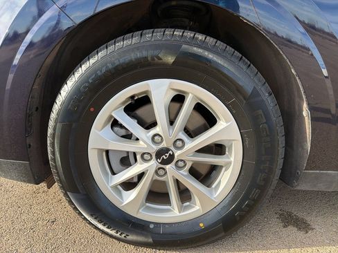 Used 2024 Kia Carnival LX image 9