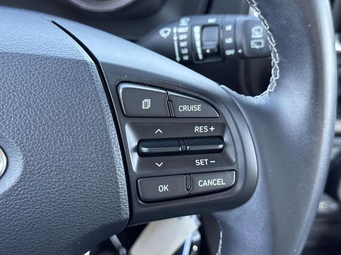 Used 2022 Hyundai Venue SEL image 24