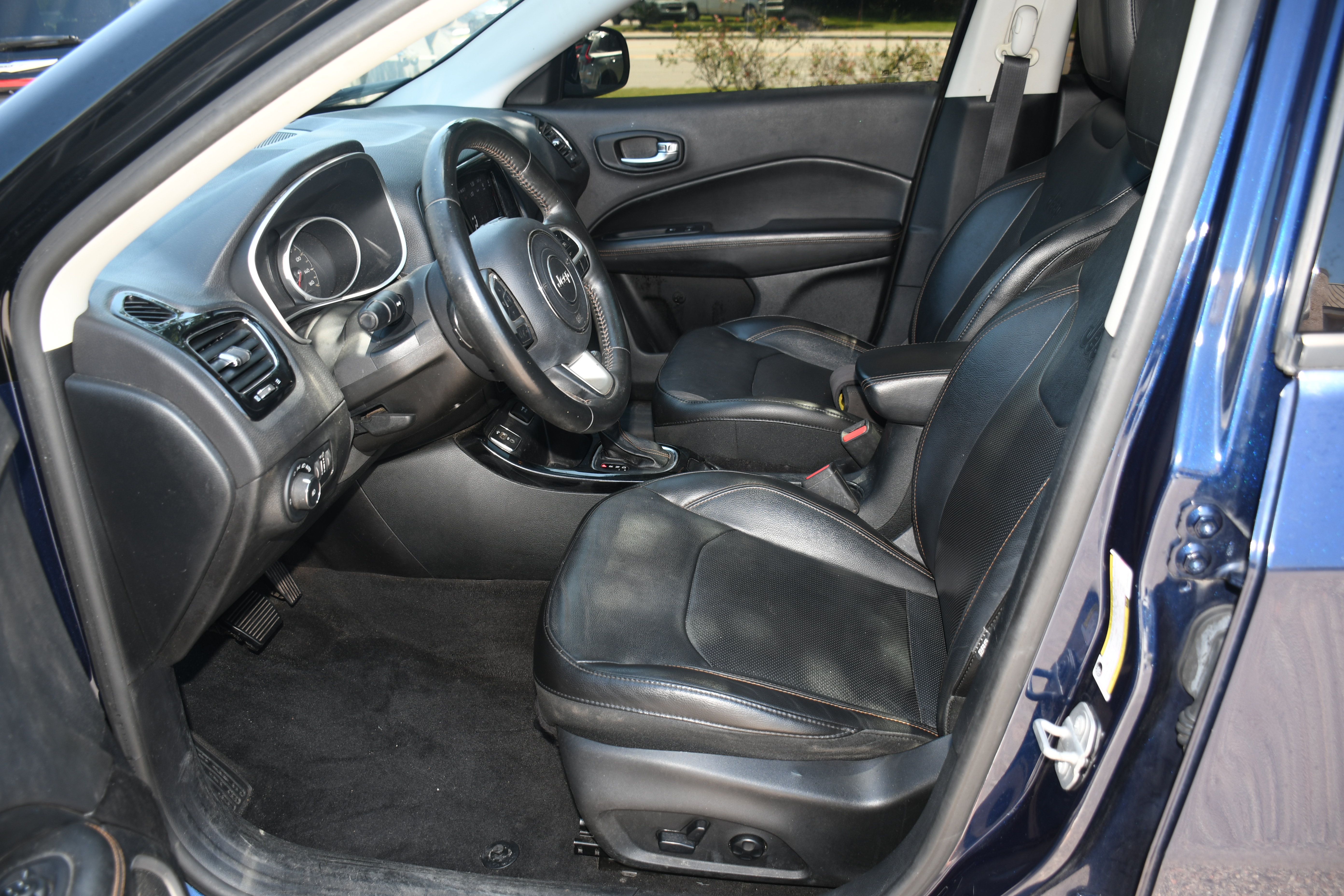 Used 2018 Jeep Compass Limited w/ Navigation Group FWD image 8