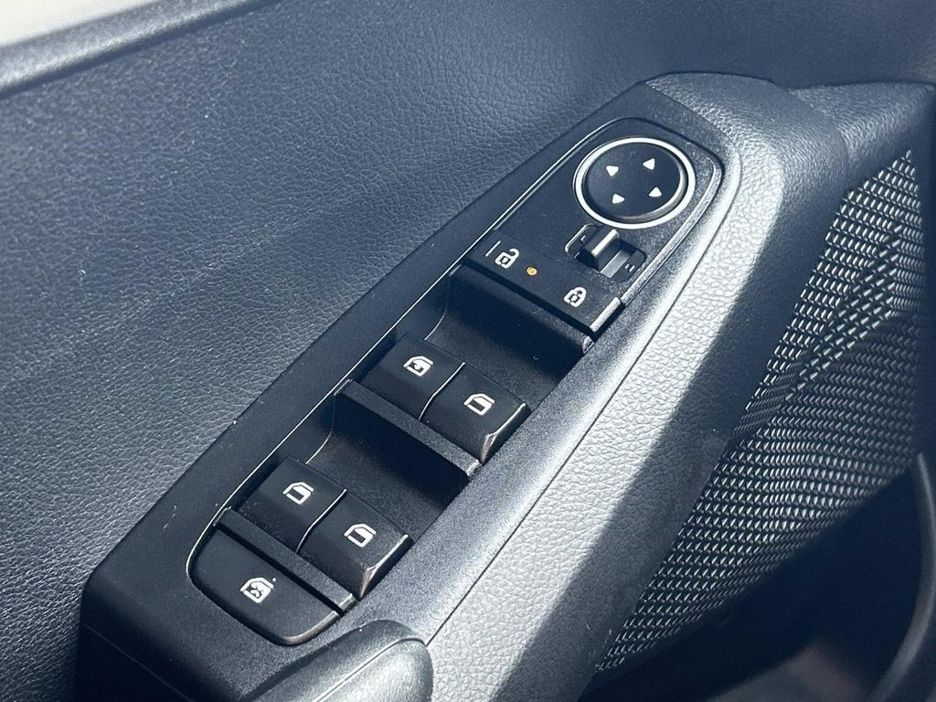 Used 2024 Kia Seltos LX AWD/4WD image 29