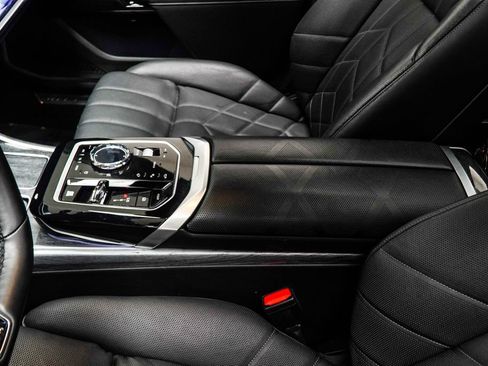 Used 2025 BMW 740i RWD image 19