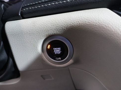 Used 2023 Chrysler Pacifica Limited FWD image 42