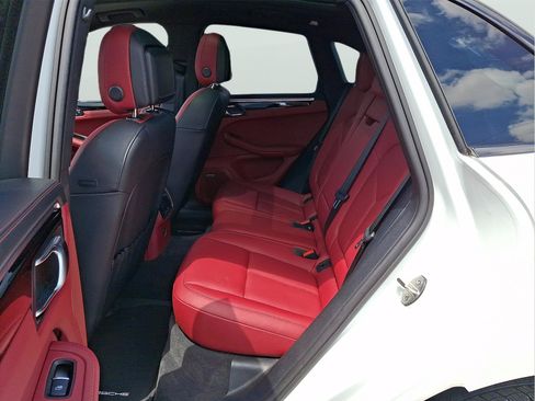 Used 2022 Porsche Macan S AWD/4WD image 8