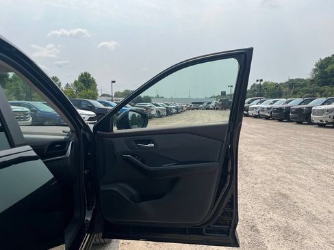 Used 2023 Nissan Rogue SV AWD/4WD image 33