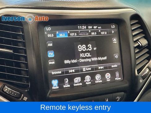 Used 2017 Jeep Cherokee Overland w/ Technology Group AWD/4WD image 21