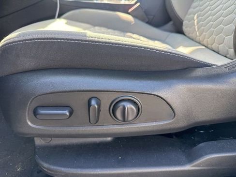 Used 2021 Chevrolet Equinox LS w/ LS Convenience Package image 19