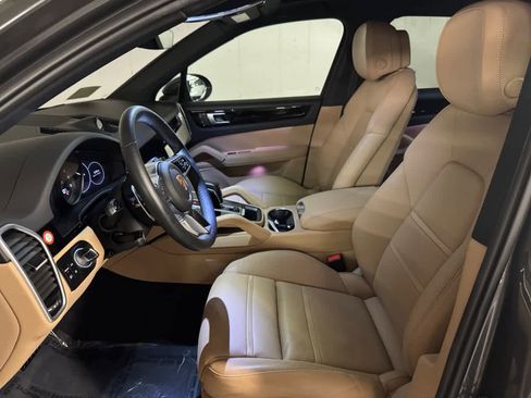 Used 2023 Porsche Cayenne image 9