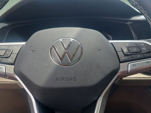Used 2023 Volkswagen Taos SEL AWD/4WD image 17