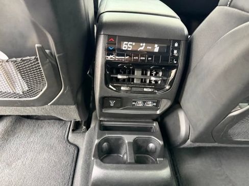 Used 2023 Jeep Grand Cherokee L Limited w/ Black Appearance Package AWD/4WD image 13