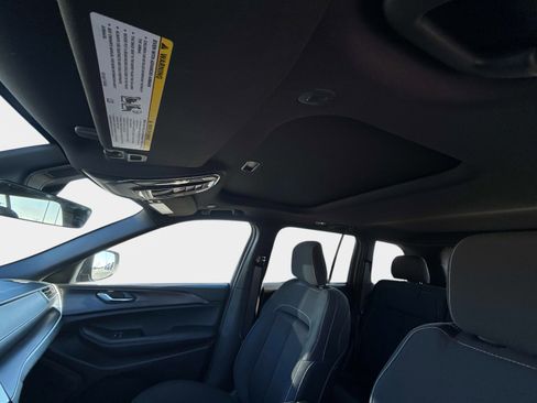 New 2025 Jeep Grand Cherokee Laredo X w/ Luxury Tech Group I image 34