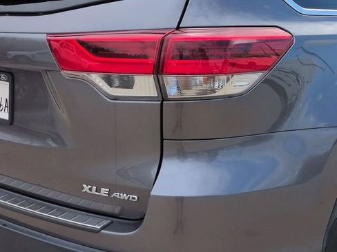 Used 2019 Toyota Highlander XLE w/ Protection Package #3 image 14