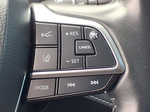 Used 2021 Toyota Highlander LE AWD/4WD image 10