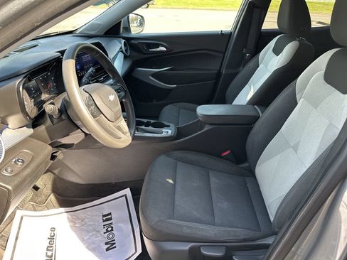 Used 2024 Chevrolet Trax LS w/ LS Convenience Package FWD image 19