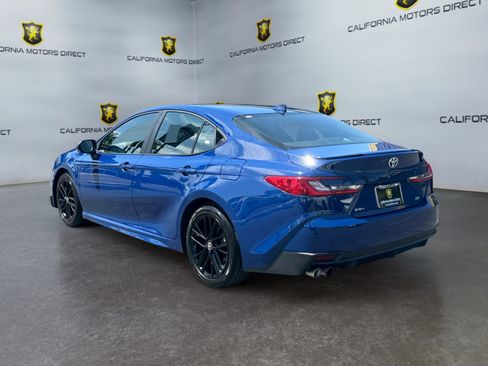Used 2025 Toyota Camry SE FWD image 3