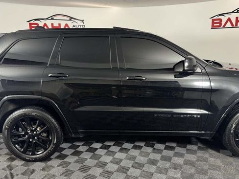 Used 2018 Jeep Grand Cherokee Altitude AWD/4WD image 8
