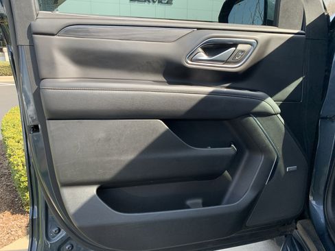 Used 2021 GMC Yukon XL SLT w/ SLT Premium Package image 14