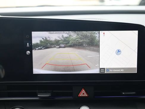 Used 2025 Hyundai Elantra SEL FWD image 18