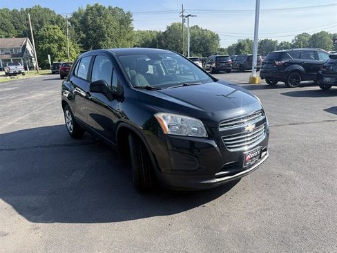 Used 2015 Chevrolet Trax LS w/ LPO, Protection Package FWD image 3