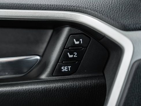 Used 2020 Toyota RAV4 XLE Premium image 41