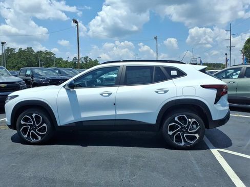 New 2026 Chevrolet Trax RS w/ Sunroof Package FWD image 6